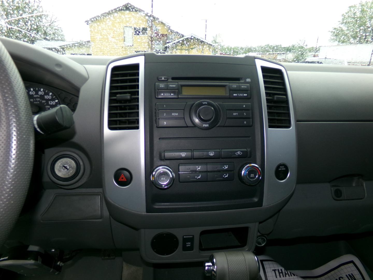 2011 Silver /Gray Nissan Frontier SV (1N6AD0ER0BC) with an 4.0L V6 engine, automatic transmission, located at 401 First NE, Bearden, AR, 71720, (870) 687-3414, 33.726528, -92.611519 - Photo#11